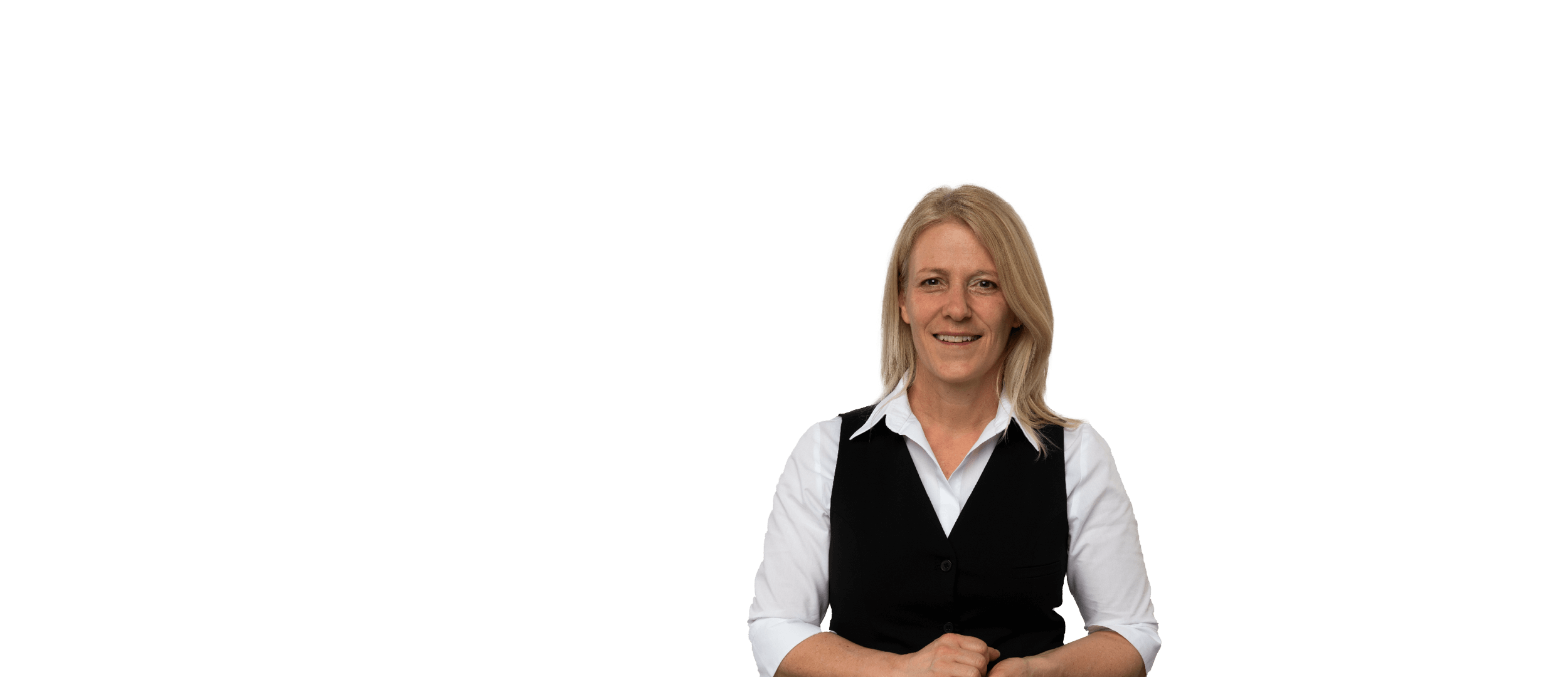 Portrait einer Mitarbeiterin vor farbigem Hintergrund mit persönlicher Aussage auf einem Textfeld